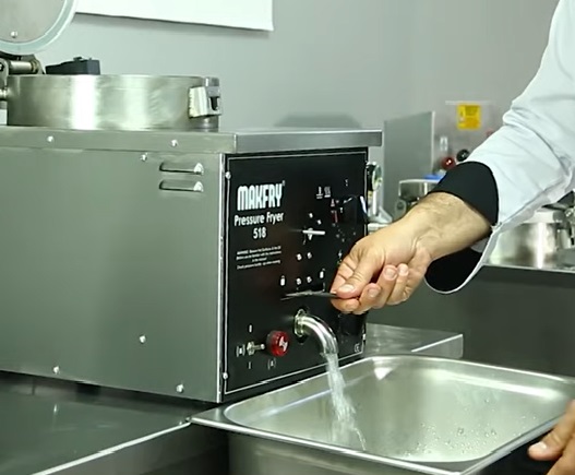 Elektrisk Trykk frityrkoker 2,2 kg / 10 min. MF518 Elektrisk Trykk frityrkoker 2,2 kg / 10 min. MF518 – Fried & Broasted Chicken