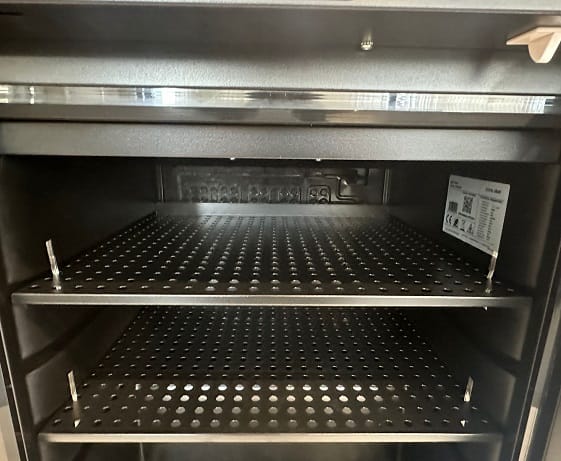 Underbenk kjøleskap 200 l. med glassdør QRG200B Underbenk kjøleskap 200 l. med glassdør QRG200B – Brusskap